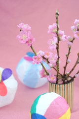 桃の花と紙風船