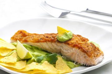 grilled salmon fillet with avocado sauce and nachos