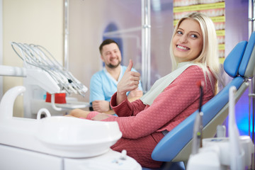 Obraz premium Patient girl in dentist