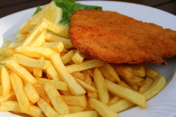 Schnitzel mit Pommes