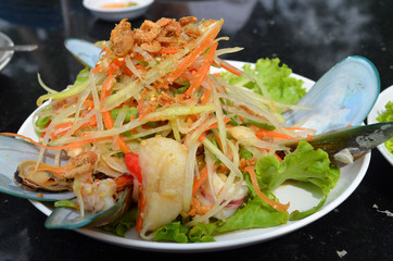 Seafood papaya salad