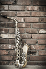 Naklejka premium Saxophone Brick Wall
