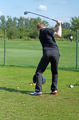 Golfer auf der Driving-Range.