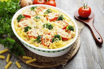 Casserole with pasta, broccoli and tomatoes