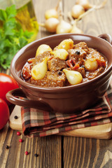 Stewed beef with onions and tomatoes, stifado