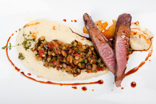 gegrilltes Lammfilet mit Polenta und Gem&uuml;se