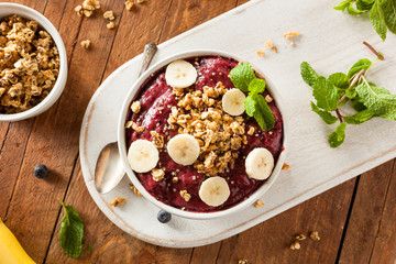 Healthy Organic Berry Smoothie Bowl
