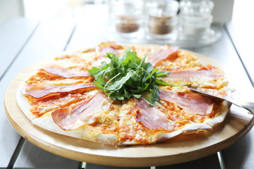 Pizza margherita with parma ham and rocket