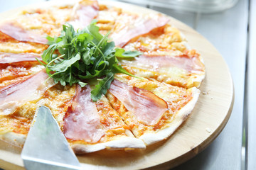 Pizza margherita with parma ham and rocket