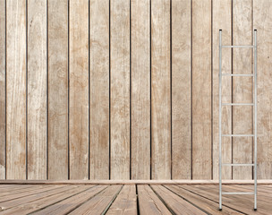 échelle sur palissade et plancher bois