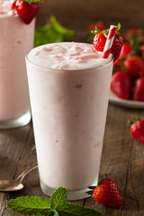 Refreshing Homemade Strawberry Milkshake