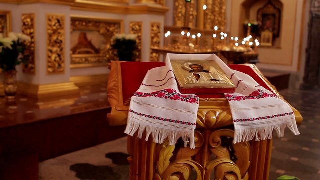Beautiful icon in embroidered towels.