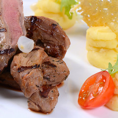 Tenderloin of veal with a sauce figs