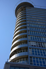 Obraz premium rows of windows in an office building