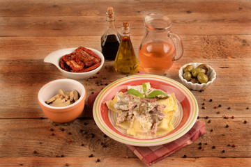 RAVIOLI WITH MUSHROOMS AND BACON