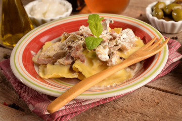 RAVIOLI WITH MUSHROOMS AND BACON