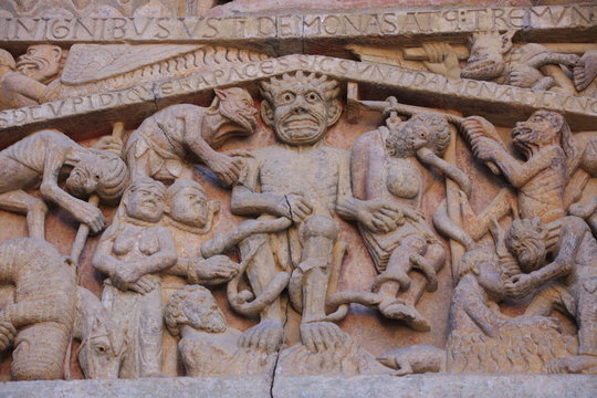 d&eacute;tail du tympan de l'abbatial de Conques