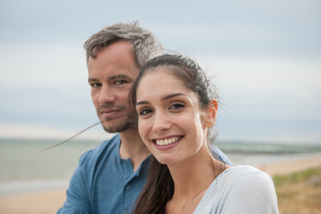 Obraz premium Portrait of a beautiful couple at the beach