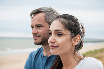 Obraz premium Portrait of a beautiful couple at the beach