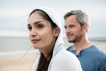 Obraz premium Portrait of a beautiful couple at the beach
