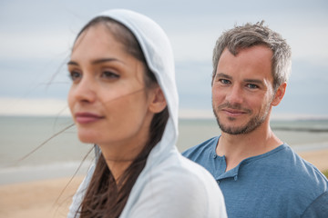 Obraz premium Portrait of a beautiful couple at the beach