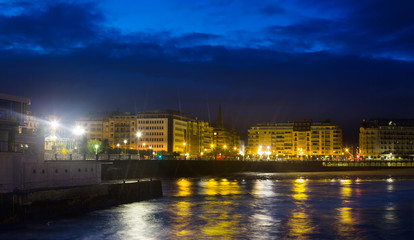 Obraz premium Bay of La Concha in evening at San Sebastian, Spain