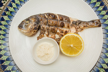 Grilled fish with lemon