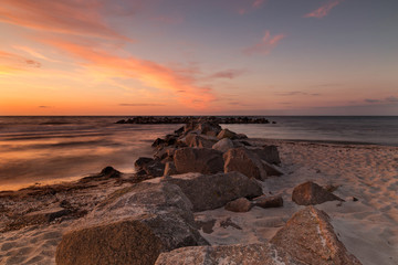 Fototapeta na wymiar Sonnenuntergang an der Brandung - Ostsee