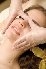 Facial lymphatic massage