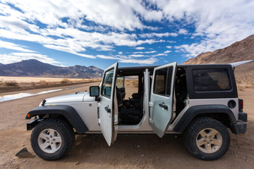 Fototapeta na wymiar Jeep Wrangler in the desert