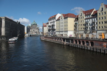 Berlin, Spree am Nikolaiviertel mit Dom (April 2015)