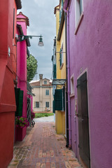 Fototapeta na wymiar Venise Burano ruelle maison colorée