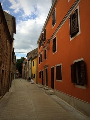 Fototapeta na wymiar narrow street in the Croatian town