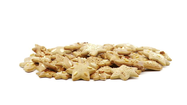 heap of lebkuchen looping on white