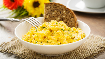 Rührei mit Brot - scrambled eggs and bread