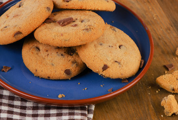 Chocolate chip cookies on  a blue plate