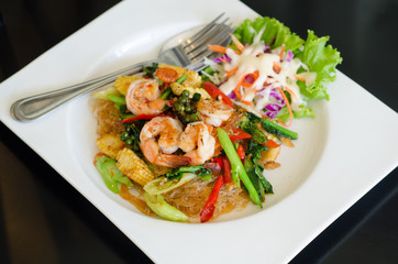 vermicelli fried with spicy seafood