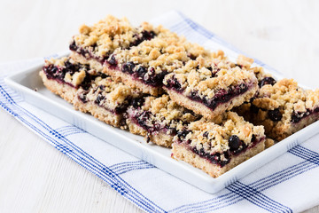 Currant cornmeal crumble bars