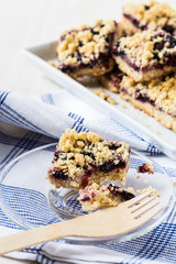Currant cornmeal crumble bars