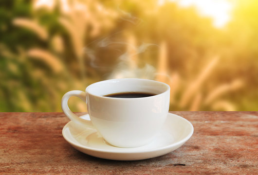 Coffee cup with outdoor background © kittiyaporn1027