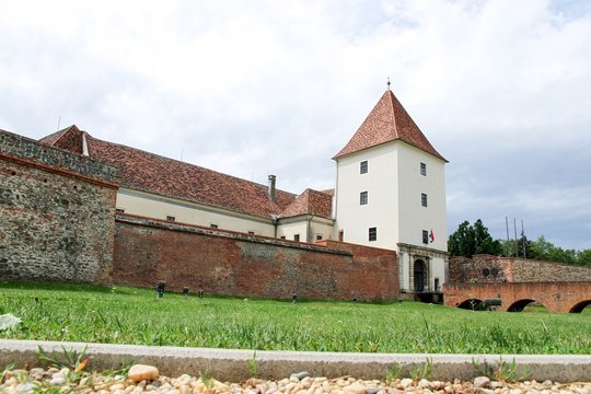 Mittelalterliches Schloss in Sarvar