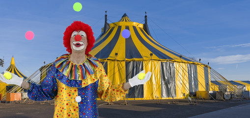 Zirkuszelt mit Clown Panorama