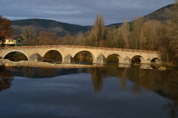 Fototapeta na wymiar Steinbogenbrücke