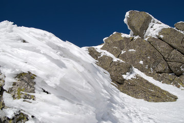 Śnieżne płomienie i skały © Dejan Gospodarek