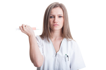 Obraz premium Beautiful nurse ready to inject herself using a syringe