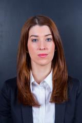 Junge Businessfrau zornig / böse