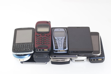 Telefonini di vecchia e di nuova generazione