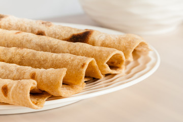 Wheat chapati (indian bread) arranged on a plate.