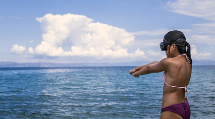 Child dives into the sea beach