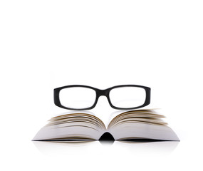 Buch und Brille